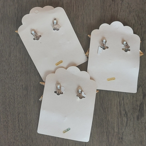 Jewel Tone Fashion Clip on Earrings Gold Leaves Lightweight Jewelry Set Of 3 - Picture 5 of 6